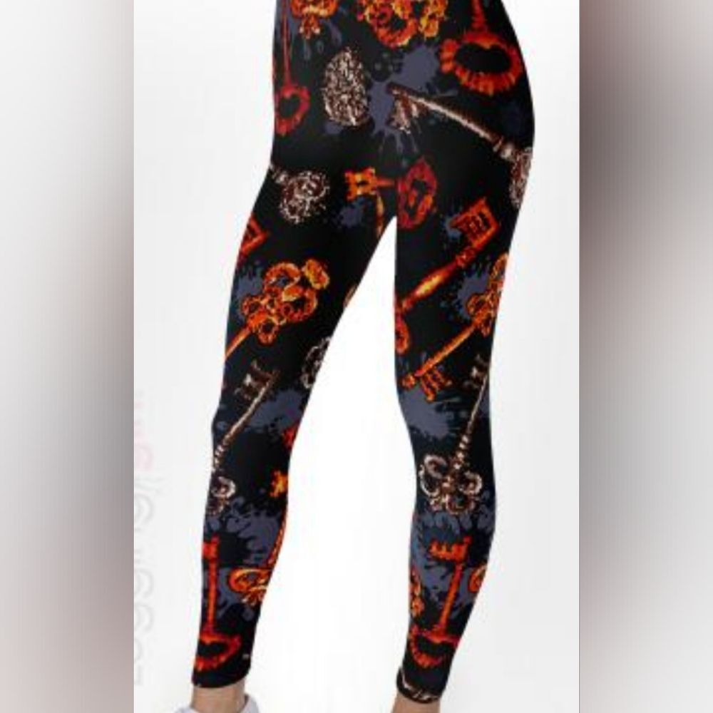 NWT! LEGGINGS DEPOT BRUSHED ANTIQUE MASTER KEYS DESIGN LEGGINGS. O/S